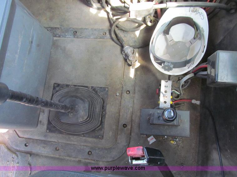 image for item E4715 1996 Mack CH613 semi truck