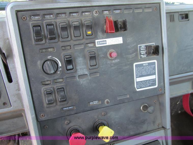 image for item E4715 1996 Mack CH613 semi truck