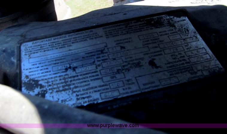 image for item E4715 1996 Mack CH613 semi truck