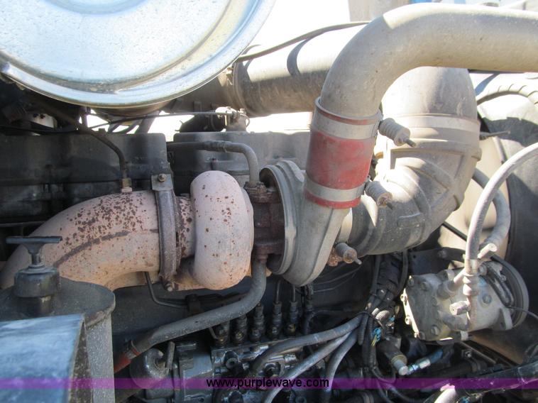 image for item E4715 1996 Mack CH613 semi truck