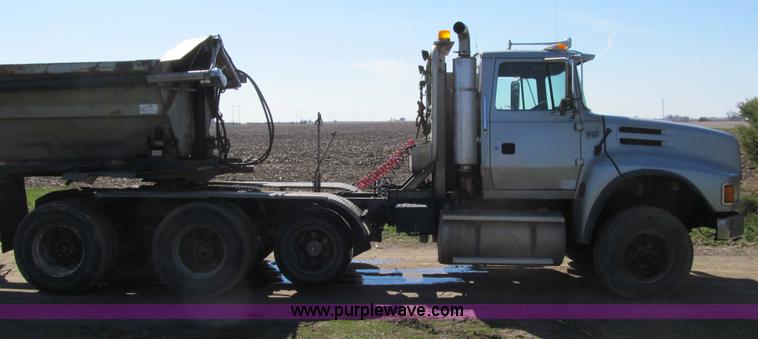 image for item E4718 1993 Ford LTL9000 tri axle semi truck