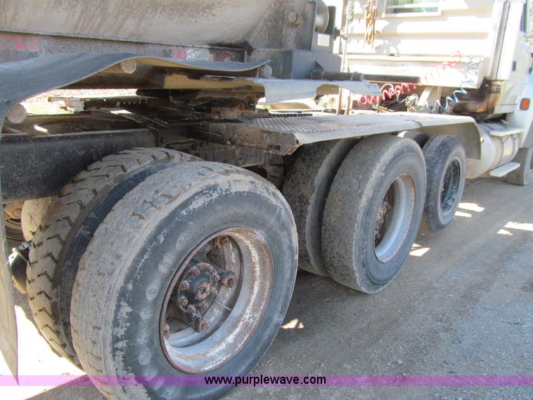 image for item E4718 1993 Ford LTL9000 tri axle semi truck