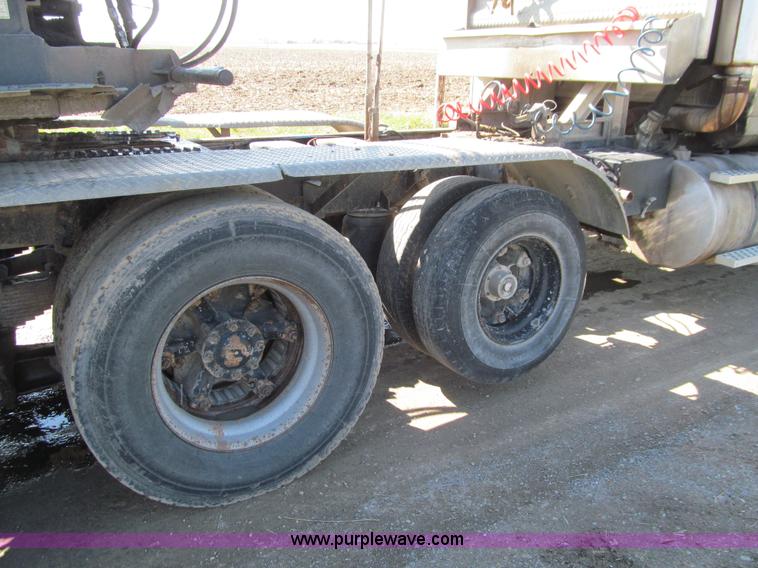 image for item E4718 1993 Ford LTL9000 tri axle semi truck