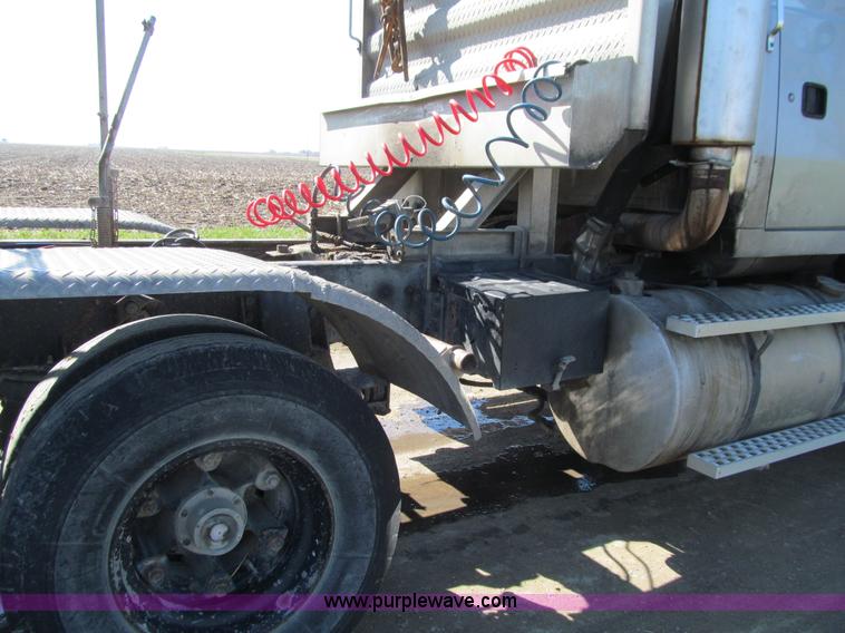 image for item E4718 1993 Ford LTL9000 tri axle semi truck