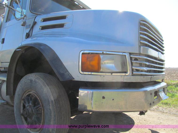 image for item E4718 1993 Ford LTL9000 tri axle semi truck