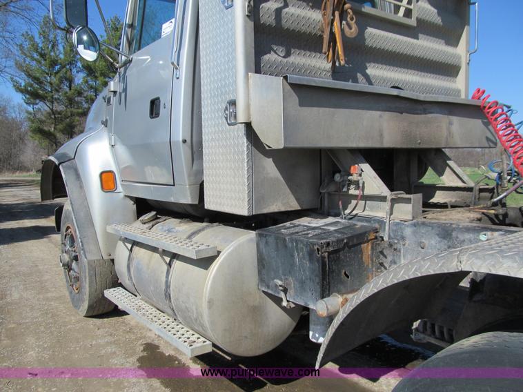 image for item E4718 1993 Ford LTL9000 tri axle semi truck