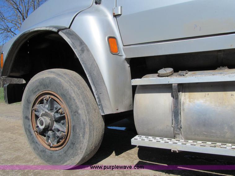 image for item E4718 1993 Ford LTL9000 tri axle semi truck