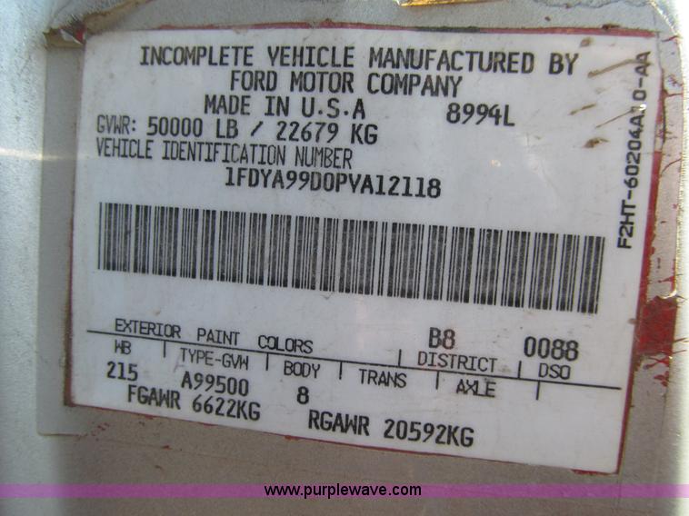 image for item E4718 1993 Ford LTL9000 tri axle semi truck