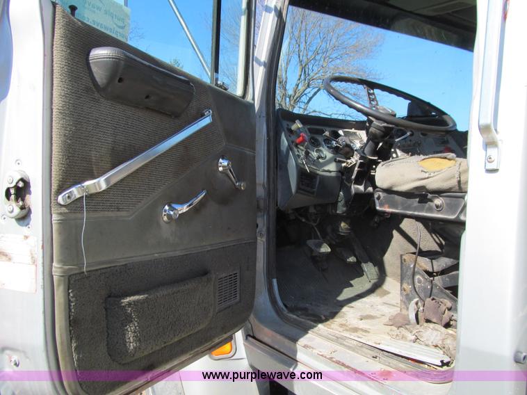 image for item E4718 1993 Ford LTL9000 tri axle semi truck