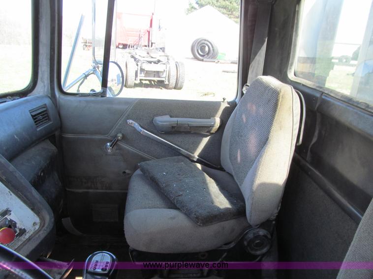 image for item E4718 1993 Ford LTL9000 tri axle semi truck