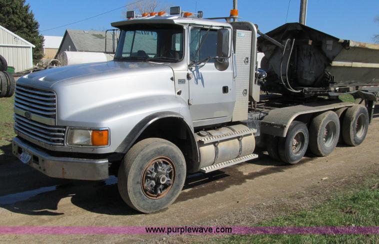 image for item E4718 1993 Ford LTL9000 tri axle semi truck