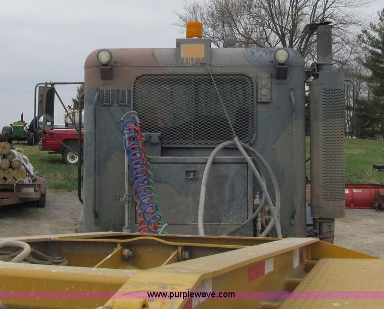 image for item E4719 1992 Freightliner M915A2 semi truck