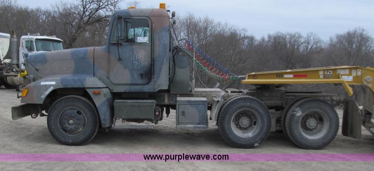 image for item E4719 1992 Freightliner M915A2 semi truck