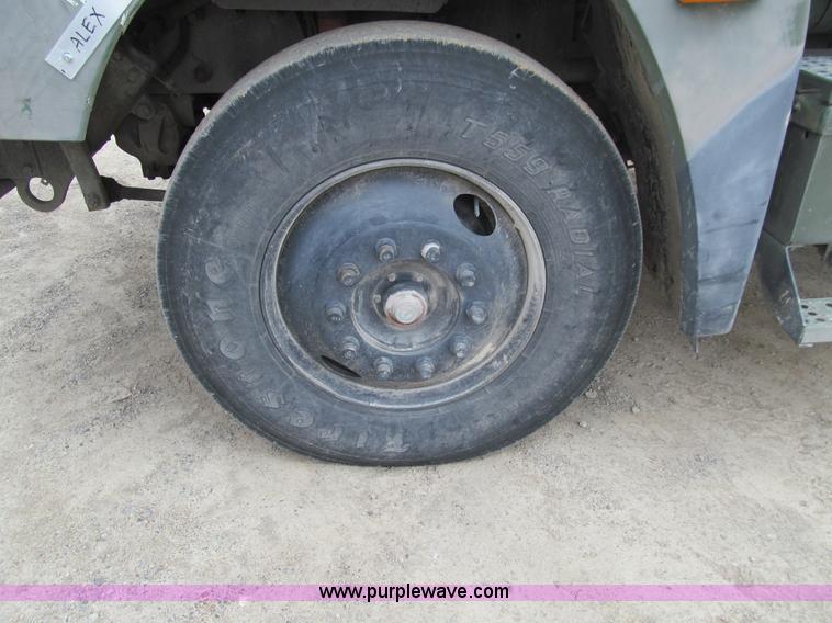 image for item E4719 1992 Freightliner M915A2 semi truck