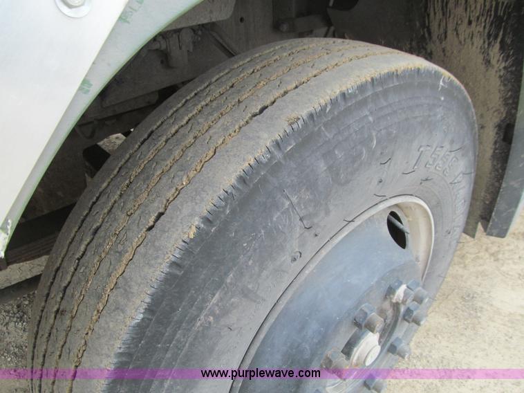 image for item E4719 1992 Freightliner M915A2 semi truck