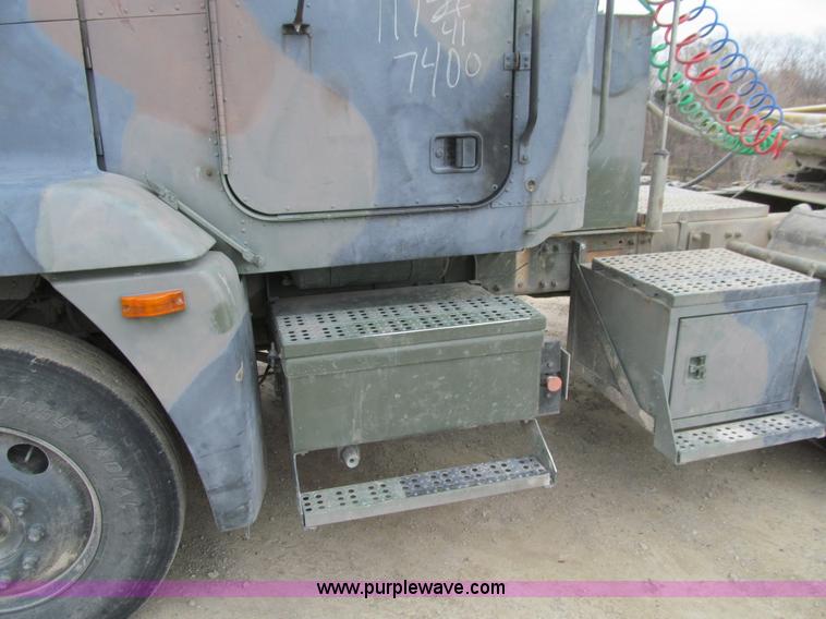 image for item E4719 1992 Freightliner M915A2 semi truck