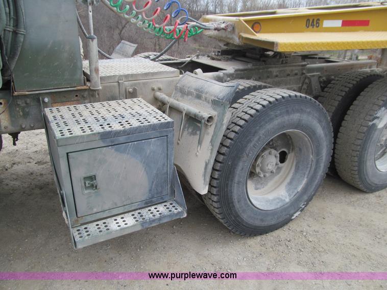 image for item E4719 1992 Freightliner M915A2 semi truck