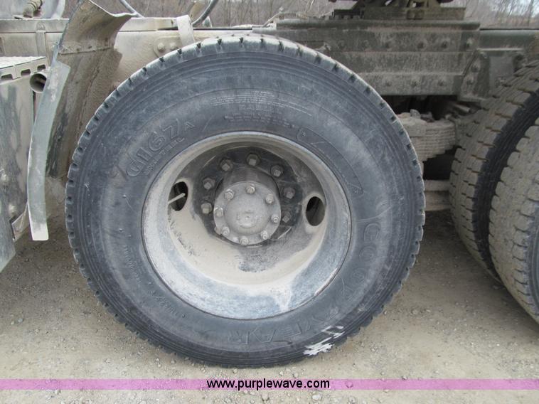 image for item E4719 1992 Freightliner M915A2 semi truck