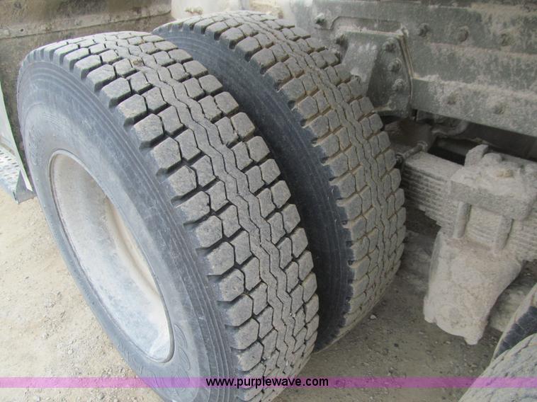 image for item E4719 1992 Freightliner M915A2 semi truck