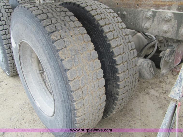 image for item E4719 1992 Freightliner M915A2 semi truck