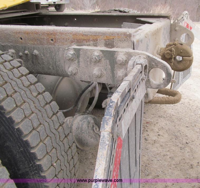 image for item E4719 1992 Freightliner M915A2 semi truck