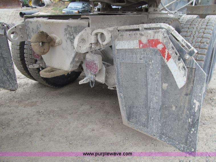 image for item E4719 1992 Freightliner M915A2 semi truck