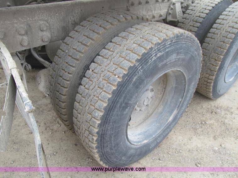 image for item E4719 1992 Freightliner M915A2 semi truck