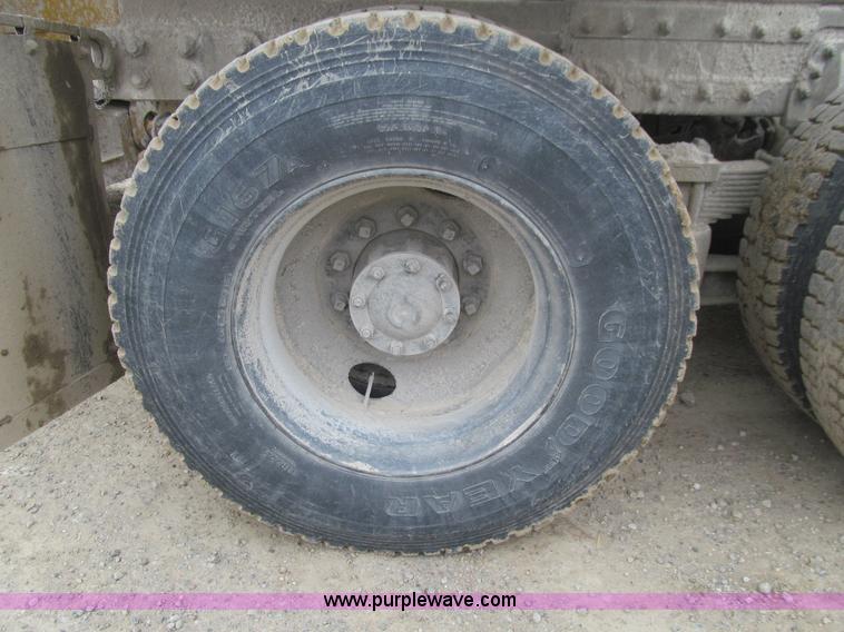 image for item E4719 1992 Freightliner M915A2 semi truck