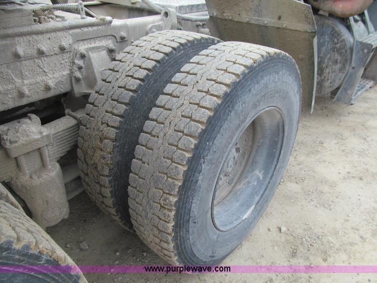 image for item E4719 1992 Freightliner M915A2 semi truck