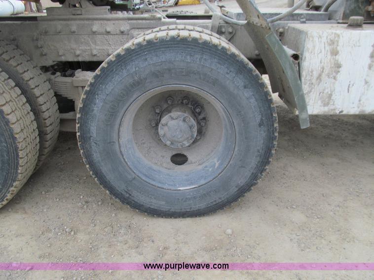 image for item E4719 1992 Freightliner M915A2 semi truck