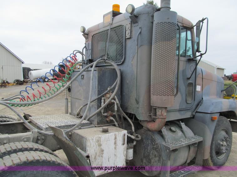 image for item E4719 1992 Freightliner M915A2 semi truck