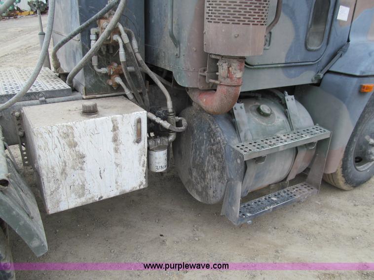 image for item E4719 1992 Freightliner M915A2 semi truck