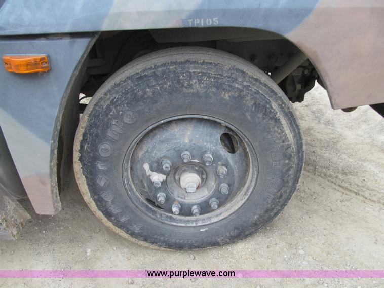 image for item E4719 1992 Freightliner M915A2 semi truck