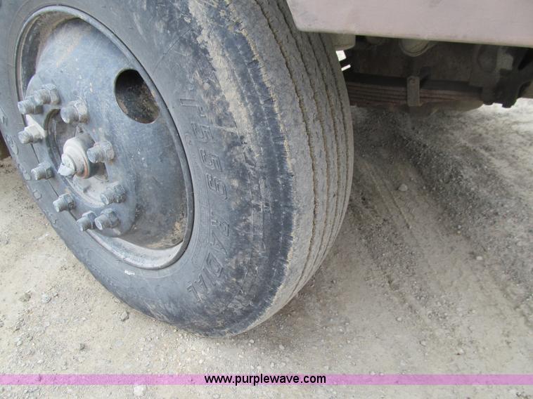 image for item E4719 1992 Freightliner M915A2 semi truck