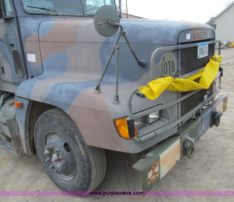 image for item E4719 1992 Freightliner M915A2 semi truck