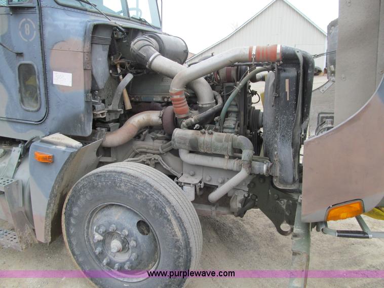 image for item E4719 1992 Freightliner M915A2 semi truck