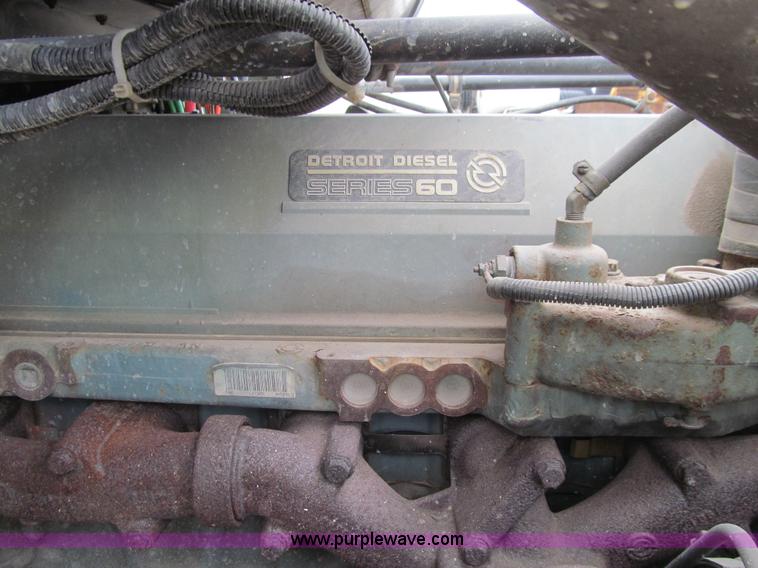 image for item E4719 1992 Freightliner M915A2 semi truck