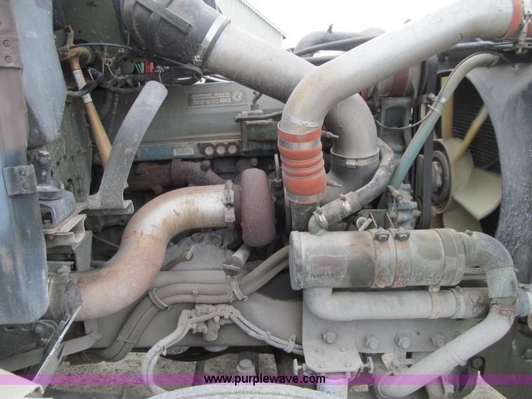 image for item E4719 1992 Freightliner M915A2 semi truck