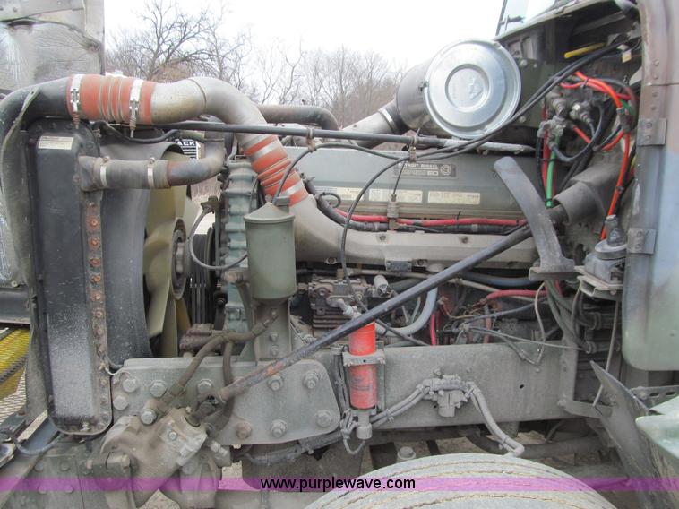 image for item E4719 1992 Freightliner M915A2 semi truck