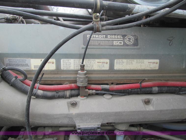 image for item E4719 1992 Freightliner M915A2 semi truck