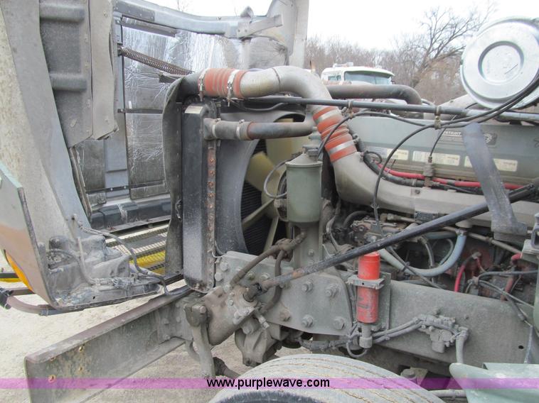 image for item E4719 1992 Freightliner M915A2 semi truck