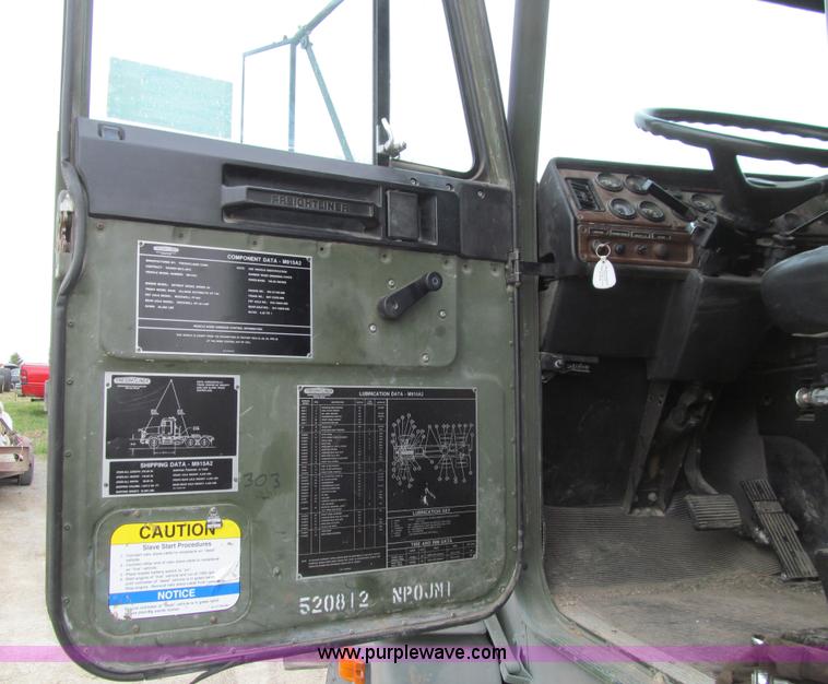 image for item E4719 1992 Freightliner M915A2 semi truck