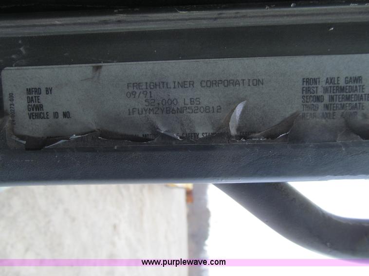 image for item E4719 1992 Freightliner M915A2 semi truck