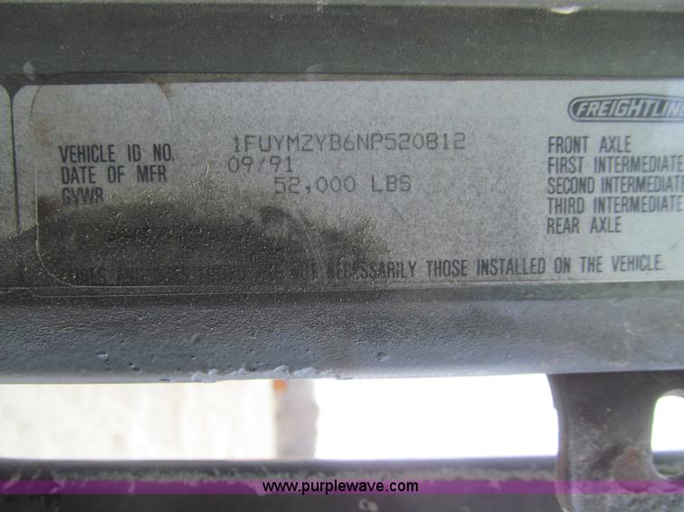 image for item E4719 1992 Freightliner M915A2 semi truck