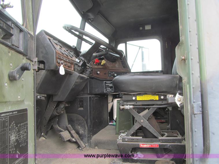 image for item E4719 1992 Freightliner M915A2 semi truck