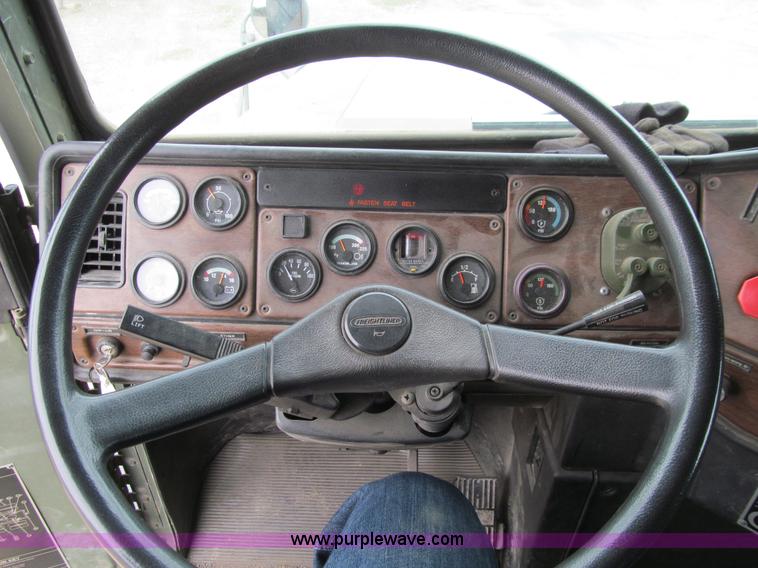image for item E4719 1992 Freightliner M915A2 semi truck