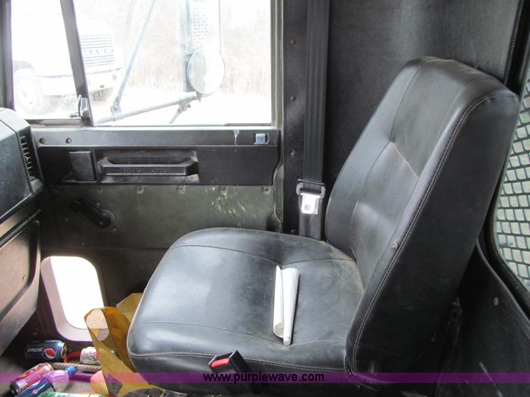 image for item E4719 1992 Freightliner M915A2 semi truck