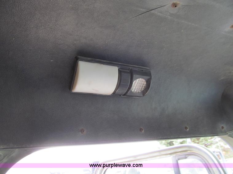 image for item E4719 1992 Freightliner M915A2 semi truck