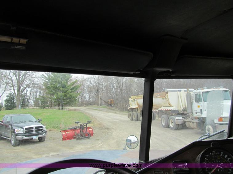 image for item E4719 1992 Freightliner M915A2 semi truck