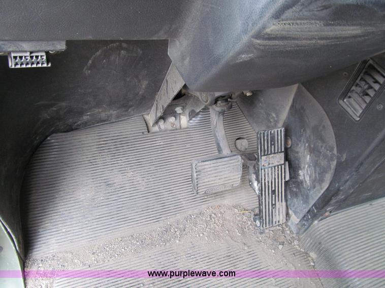 image for item E4719 1992 Freightliner M915A2 semi truck